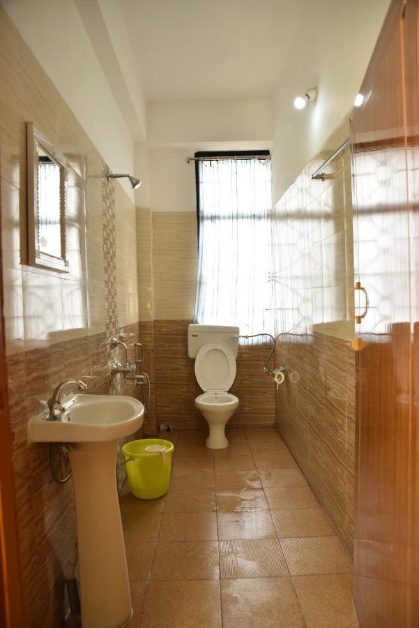 Hotel City Palace Inn Шилонг Екстериор снимка