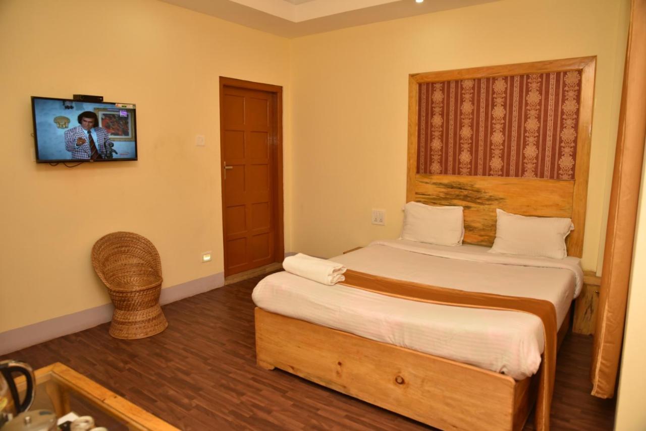 Hotel City Palace Inn Шилонг Екстериор снимка