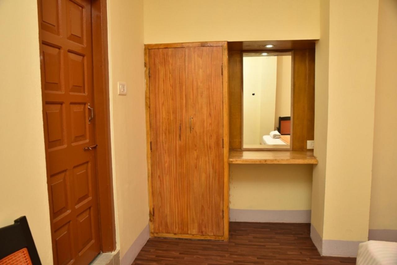 Hotel City Palace Inn Шилонг Екстериор снимка
