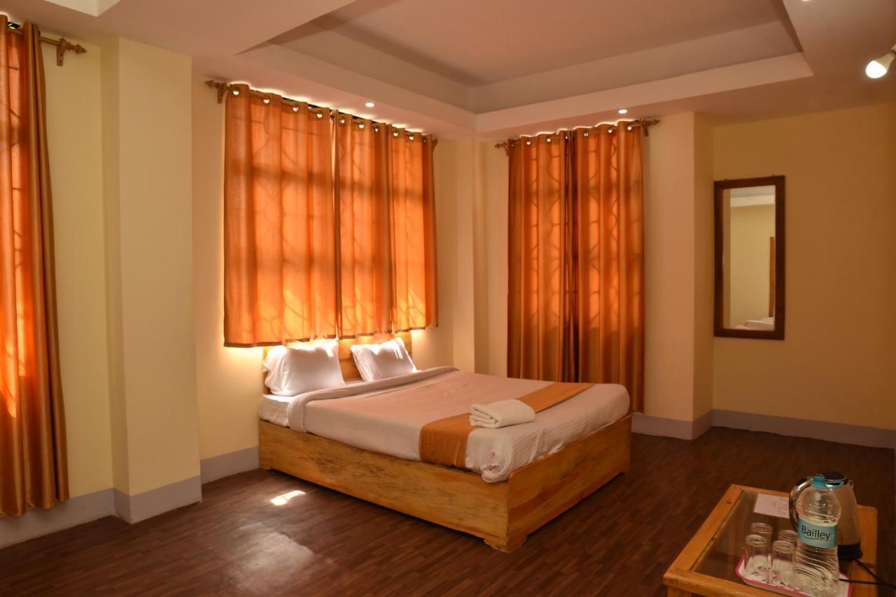 Hotel City Palace Inn Шилонг Екстериор снимка