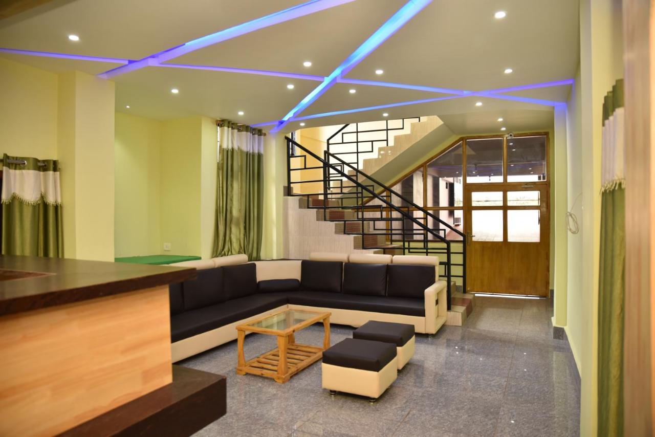 Hotel City Palace Inn Шилонг Екстериор снимка